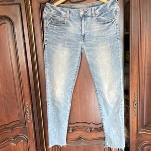 Light Blue Distressed Jeans American Eagle skinny stretch size 8